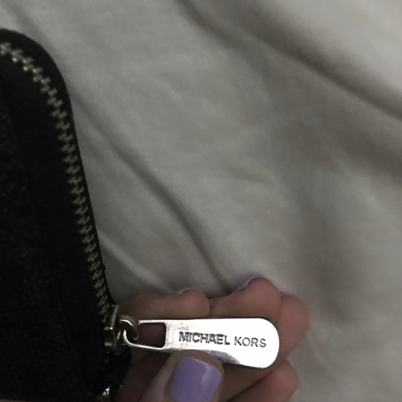 michael kors zip wallet - Picture 3 of 4